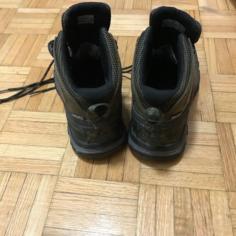 Keen size 8 Hiking Boots